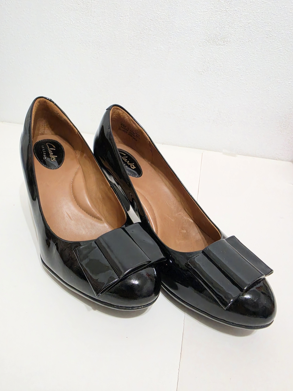 Clarks Artisan Patent Bow Pumps Black Size 7